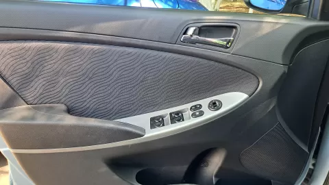 Hyundai Accent 2012