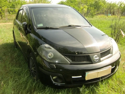 Nissan TIIDA 2008