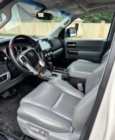 Toyota Sequoia 2015