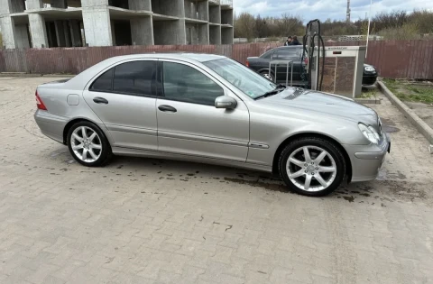 Mercedes-Benz C-Class 2004