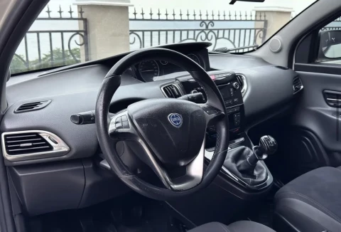 Lancia Ypsilon 2013