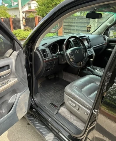 Toyota Land Cruiser 2011