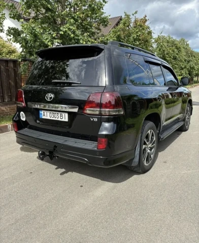 Toyota Land Cruiser 2011