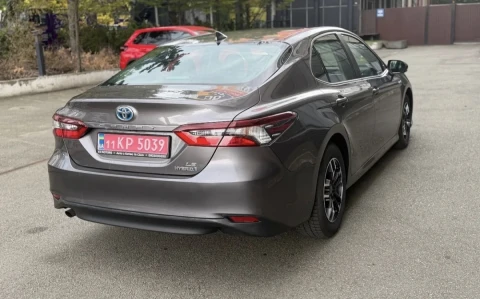 Toyota Camry 2021