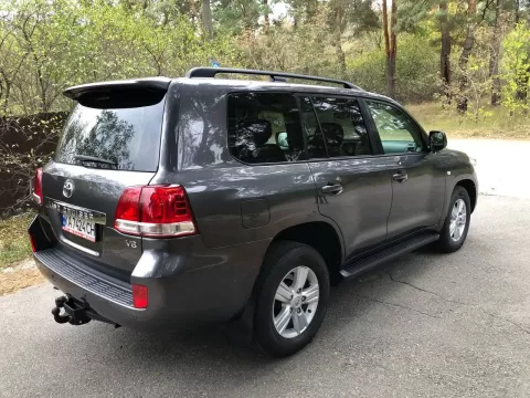 Toyota Land Cruiser 2011