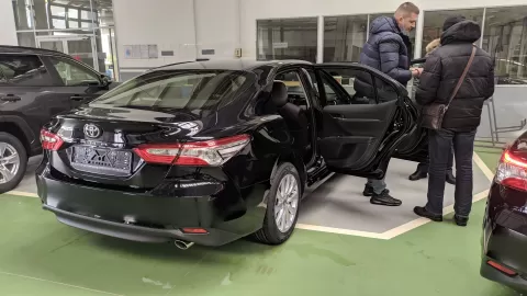 Тойота Центр Київ Автосаміт на Столичному 1730