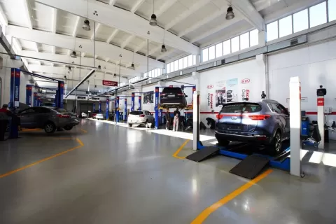 Автоцентр на Борщагівці 2056