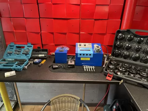 V8 - сертифицированный пункт продаж и замена масла 2098