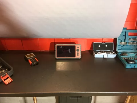 V8 - сертифицированный пункт продаж и замена масла 2099