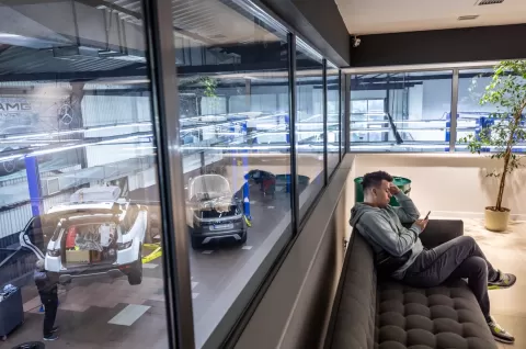 Royal World Service 373