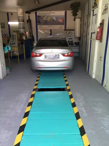Roadside garage 465