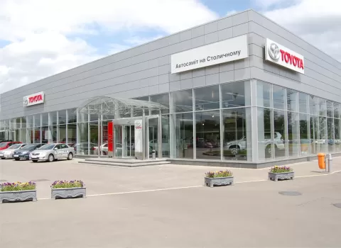 Тойота Центр Київ Автосаміт на Столичному