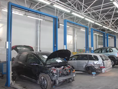 Універсальний авто 2104