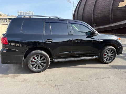 Lexus LX 2010