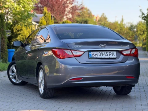 Hyundai Sonata 2010
