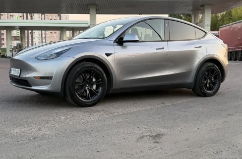 Tesla Model Y 2025 2025