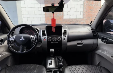 Mitsubishi Pajero Sport 2013