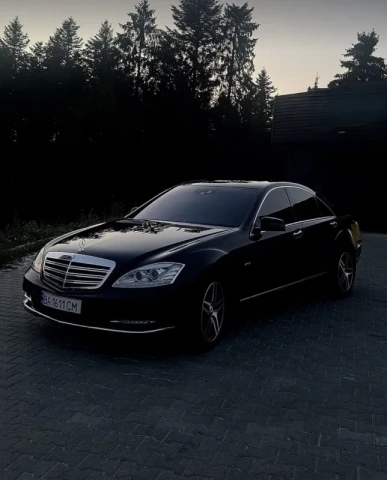 Mercedes-Benz S-Class 2011