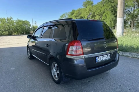 Opel Zafira 2011