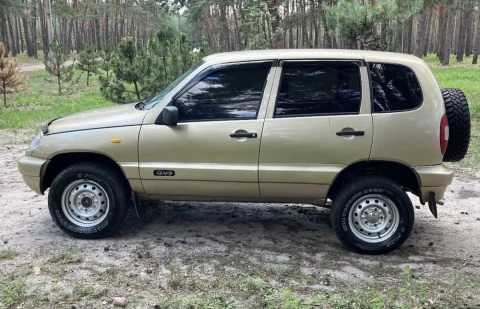 Chevrolet Niva 2004
