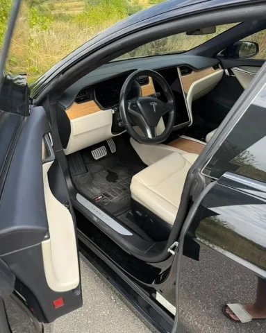 Tesla Model S 2020