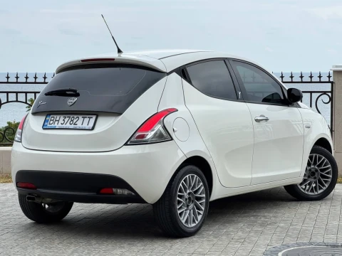 Lancia Ypsilon 2013