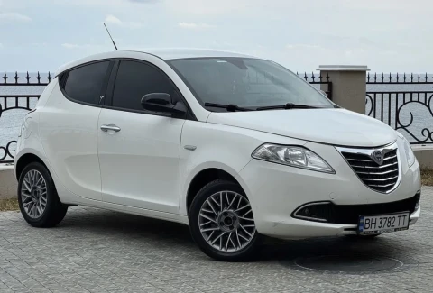 Lancia Ypsilon 2013