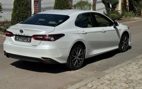 Toyota Camry 2021