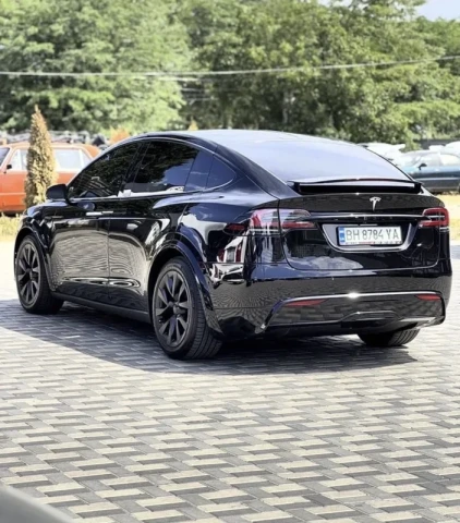 Tesla Model X 2022