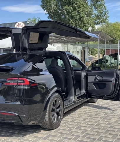 Tesla Model X 2022