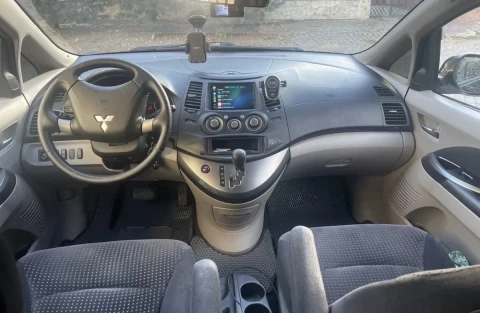 Mitsubishi Grandis 2007