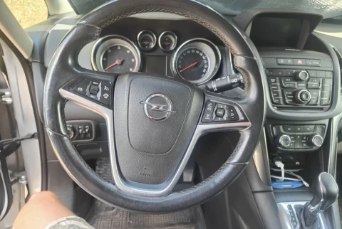 Opel Zafira Tourer 2013