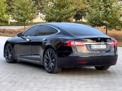 Tesla Model S 2016