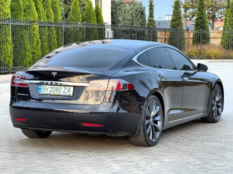 Tesla Model S 2016